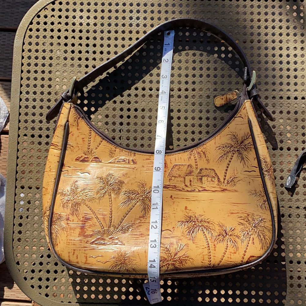 Sunset Cove Shoulder Purse - Picture 9 of 9